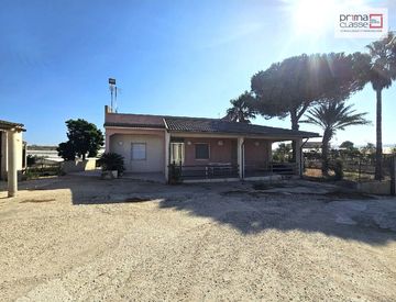 Foto 1 di 16 - Casa indipendente in Vendita in Strada Scoglitti Vittoria a Vittoria