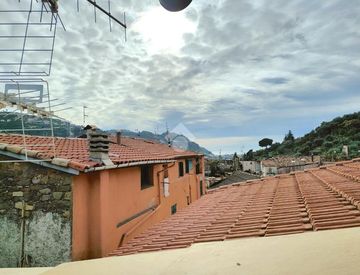 Foto 1 di 6 - Quadrilocale in Vendita in Via Littardi 8 a Taggia