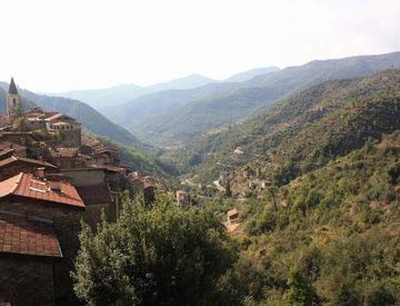 Foto 1 di 23 - Casa indipendente in Vendita in Via San Bartolomeo a Apricale