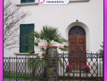 Foto 1 di 47 - Casa indipendente in Affitto in Via Martiri della Libertà a Subbiano