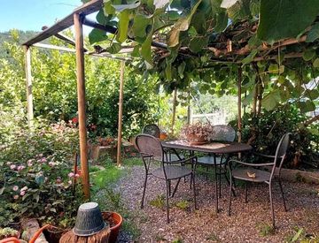 Giardino - Appartamento in Vendita in Via Villa Oreggi a Prelà