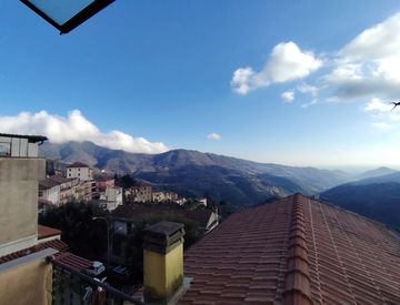 Foto 1 di 76 - Quadrilocale in Vendita in Vicolo Vallicella a Perinaldo