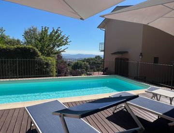 Piscina - Appartamento in Vendita in Via Montenero a Sarteano