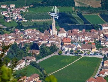 Foto 1 di 1 - Casa indipendente in Vendita in Vicolo di Sotto 24 a Caldaro sulla strada del vino