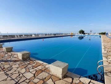 Piscina - Monolocale in Vendita in Via Aurelia Levante 76 a Ospedaletti