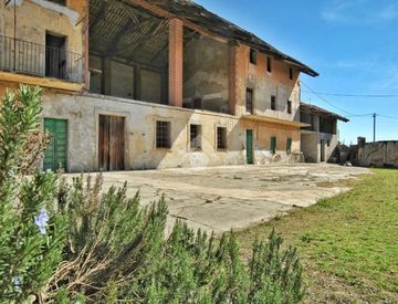 Foto 1 di 33 - Rustico, casale in Vendita a Borgo d'Ale