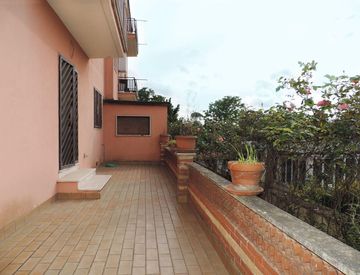 Terrazza - Quadrilocale in Vendita in Via Guarrato a Roma