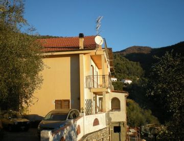 Foto 1 di 12 - Casa indipendente in Vendita in Strada Provinciale 82 a Pontedassio
