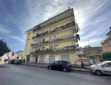 Trilocale in Vendita in Via Enrico Caruso a Caserta 80mq Casa.it