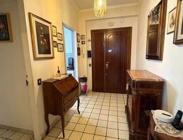 Sala - Bilocale in Vendita in Via Salvatore Pincherle 153 a Roma