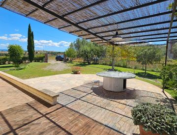 Piscina - Villa in Vendita in Piazza Italia 1 a Campagnatico