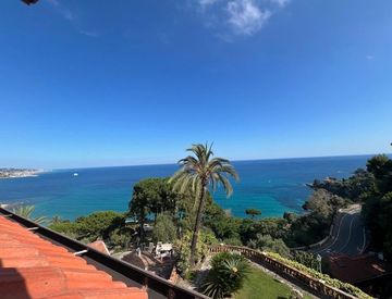 Foto 1 di 42 - Attico, mansarda in Vendita in Corso MONTE CARLO 6 a Ventimiglia