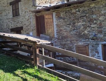 Foto 1 di 4 - Villetta a schiera in Vendita in Carnale a Montagna in Valtellina