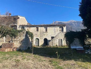 Facciata - Rustico, casale in Vendita in Via Pietracquara a San Donato Val di Comino
