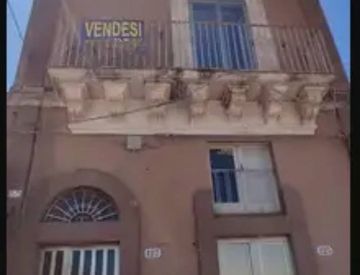 Foto 1 di 6 - Casa indipendente in Vendita in Via Giuseppe Giusti a Ragusa