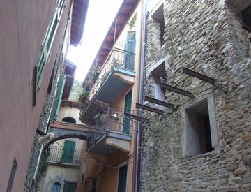 Foto 1 di 14 - Quadrilocale in Vendita in borgo a Isolabona