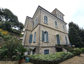 Foto 1 di 17 - Casa bifamiliare, trifamiliare in Vendita in Via Conca Verde 1 a Vallecrosia