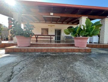 Foto 1 di 28 - Villa in Vendita in Via Capirro I a Trani