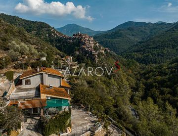 Foto 1 di 53 - Villa in Vendita in Via Giuseppe Garibaldi 1 a Apricale
