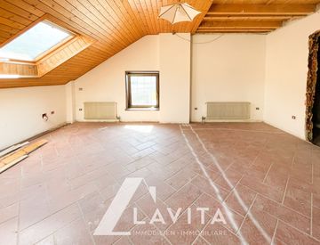 Stanza - Trilocale in Vendita in Via Stazione 40 a Egna