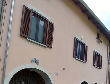 Foto 1 di 44 - Villetta a schiera in Vendita in Frazione Vanzone 57 a Borgosesia