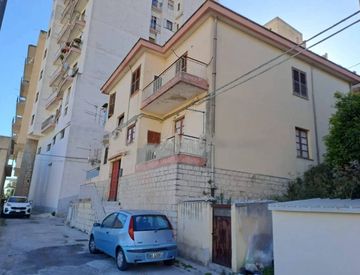 Foto 1 di 7 - Trilocale in Vendita in Via Quintino Sella a Modica