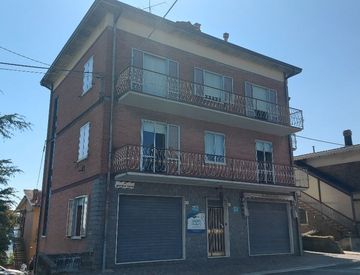 Foto 1 di 28 - Casa indipendente in Vendita in Via Giardini Nord a Serramazzoni