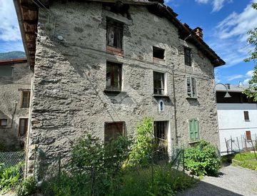 Facciata - Casa bifamiliare, trifamiliare in Vendita in Via Giuseppe Garibaldi 63 a Corteno Golgi