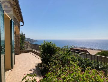 Foto 1 di 43 - Casa bifamiliare, trifamiliare in Vendita in Via Cavi a Santo Stefano al Mare