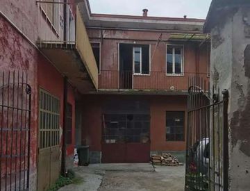 Facciata - Casa bifamiliare, trifamiliare in Vendita in Via G. Oberdan 12 a Brugherio