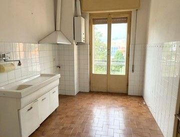 Cucina - Quadrilocale in Vendita in Via Vecchia Piemonte a Imperia
