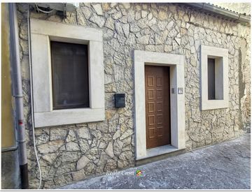 Facciata - Trilocale in Vendita in Via San Lorenzo 19 a Augusta