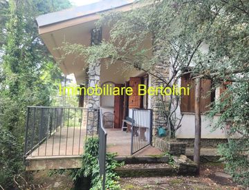 Foto 1 di 17 - Casa indipendente in Vendita in Via Roma a Bajardo