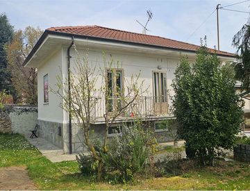 Facciata - Villa in Affitto in Strada Madonnina a Cumiana