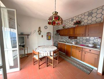 Cucina - Trilocale in Vendita in Via Roma 18 a Cosio d'Arroscia