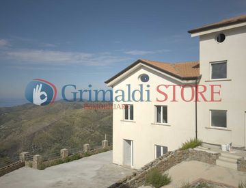 Facciata - Casa bifamiliare, trifamiliare in Vendita in Vicolo Piazza 72 a San Mauro Cilento