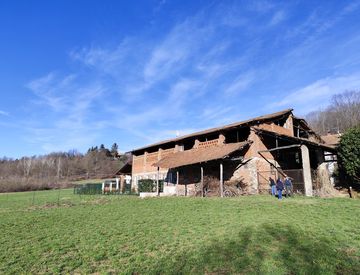 Foto 1 di 10 - Rustico, casale in Vendita in Via Fascia Rossa a Borgomanero