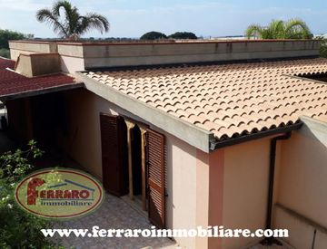 Foto 1 di 37 - Casa bifamiliare, trifamiliare in Vendita in Via delle Zucche a Ispica