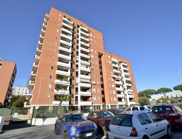 Foto 1 di 33 - Trilocale in Vendita in Via Gennaro Cassiani a Roma