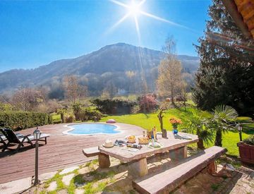 Foto 1 di 6 - Villa in Affitto in Via Schignano 111 a Argegno