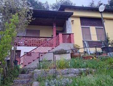 Foto 1 di 19 - Casa indipendente in Vendita in REGIONE POGGIO CAPANNA a Bajardo
