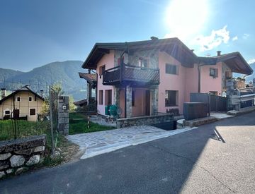 Foto 1 di 27 - Villa in Vendita in Via Don Ernesto Belotti 17 a Borno