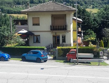 Foto 1 di 17 - Casa indipendente in Affitto in Viale del Gran San Bernardo 123 a Aosta