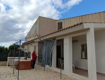 Foto 1 di 13 - Casa bifamiliare, trifamiliare in Vendita in Via Della Malva a Ispica