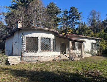 Foto 1 di 29 - Villa in Vendita in Via dei Campigli 104 a Varese