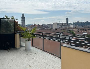 Terrazza - Attico, mansarda in Affitto in Via Speri della Chiesa Jemoli a Varese
