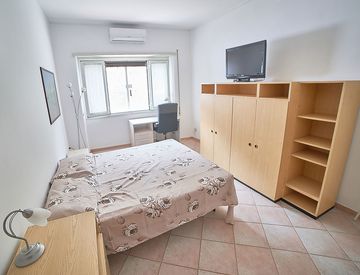 Foto 1 di 30 - Stanza in Affitto in Via Petronio Arbitro 11 a Roma