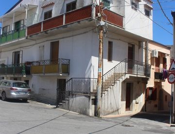 Foto 1 di 12 - Quadrilocale in Vendita a Soveria Simeri