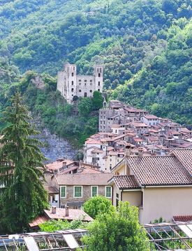 Foto 1 di 16 - Casa indipendente in Vendita in Vicino al centro cittadino a Dolceacqua