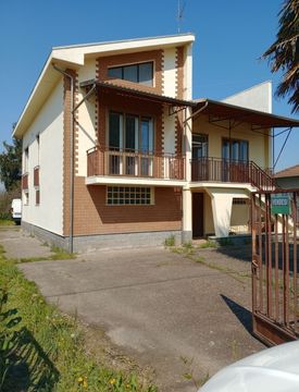 Foto 1 di 15 - Casa indipendente in Vendita in Via Buronzo 151 a Carisio